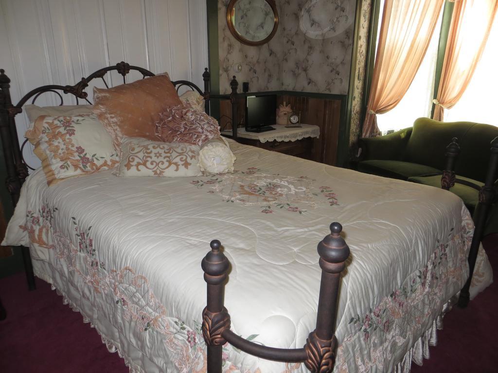 Edith Palmer'S Country Inn, Historical Bed & Breakfast Virginia City Exterior photo