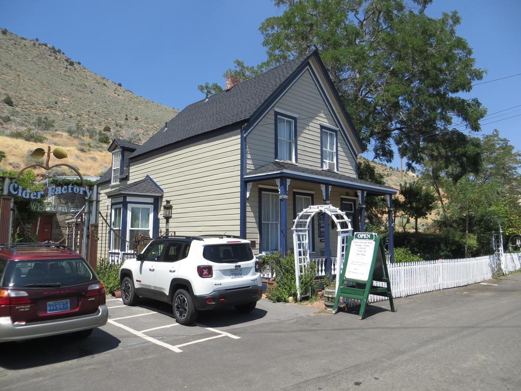 Edith Palmer'S Country Inn, Historical Bed & Breakfast Virginia City Exterior photo