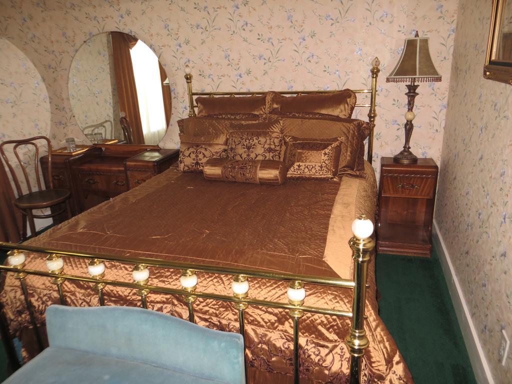 Edith Palmer'S Country Inn, Historical Bed & Breakfast Virginia City Exterior photo