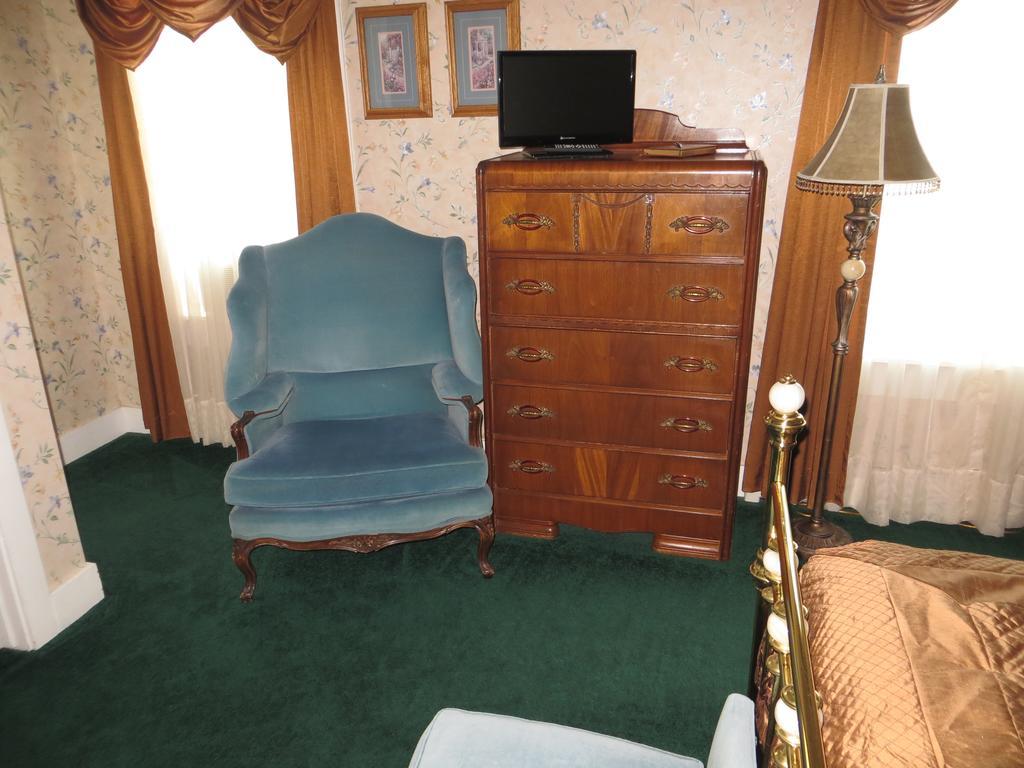 Edith Palmer'S Country Inn, Historical Bed & Breakfast Virginia City Exterior photo