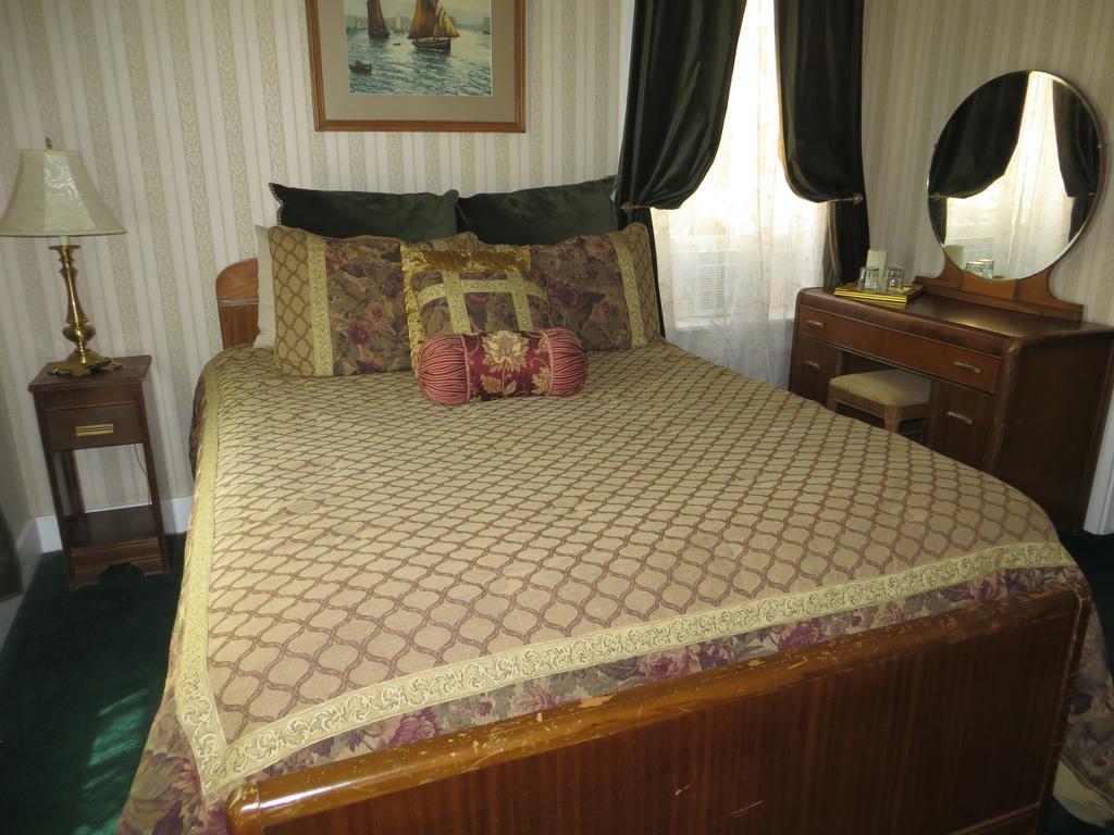 Edith Palmer'S Country Inn, Historical Bed & Breakfast Virginia City Exterior photo