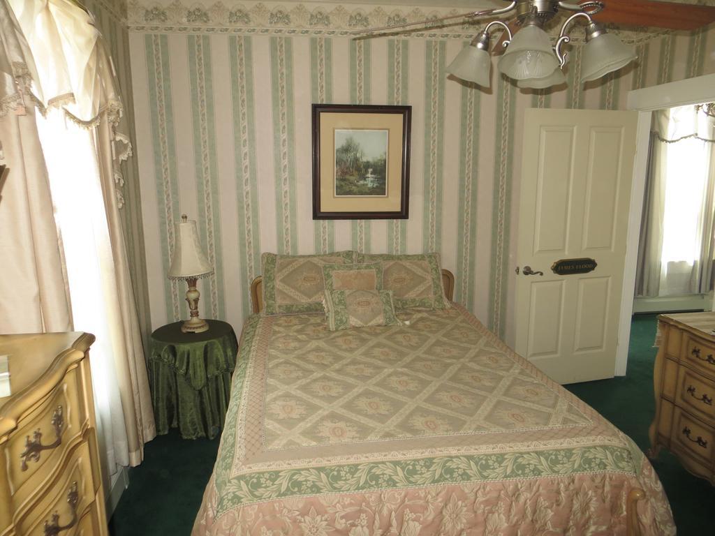 Edith Palmer'S Country Inn, Historical Bed & Breakfast Virginia City Exterior photo